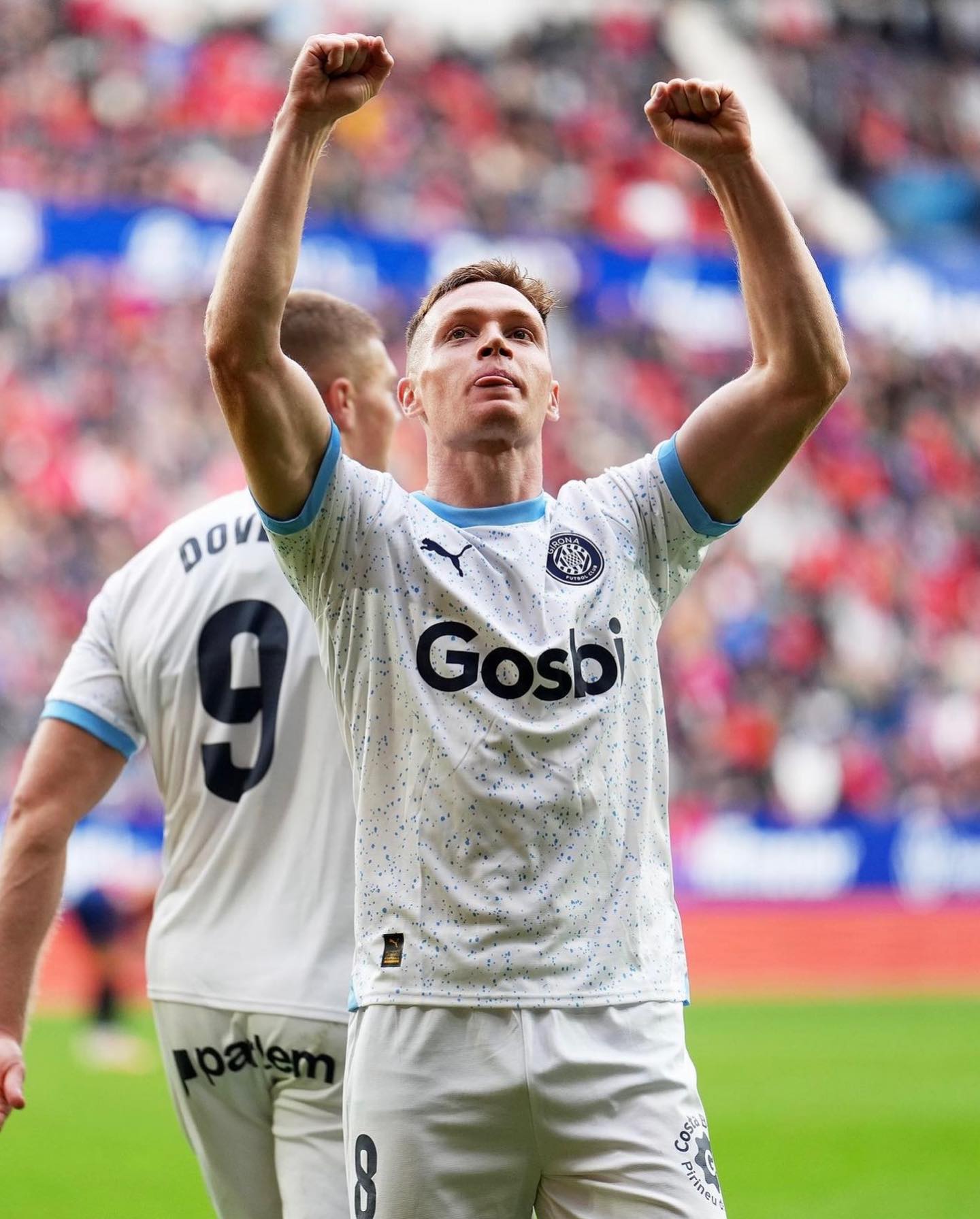 Виктор Цыганков очаровал семейным новогодним фото с сынишкой