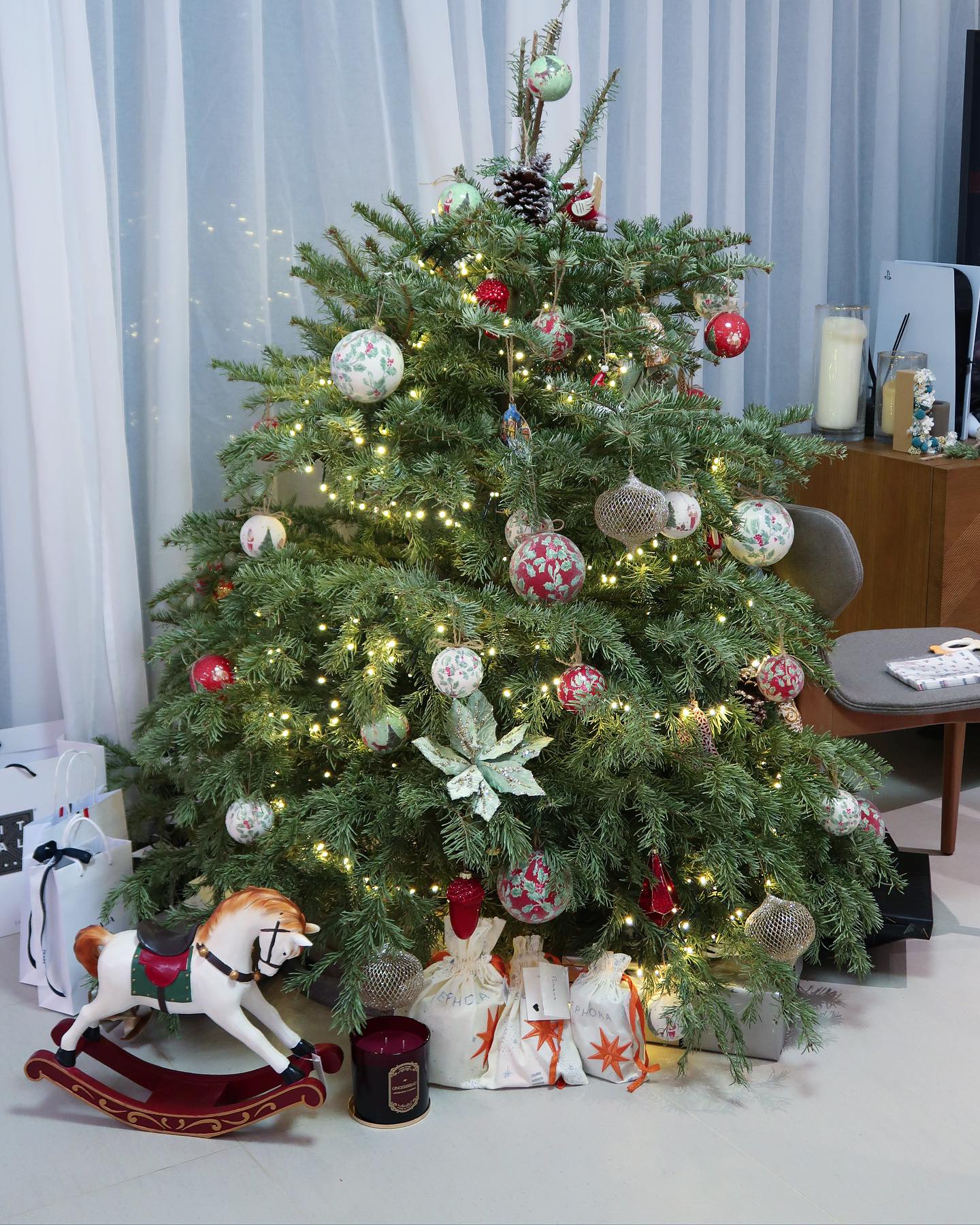 Виктор Цыганков очаровал семейным новогодним фото с сынишкой