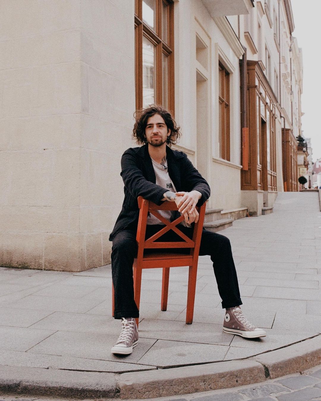 "Перевзулися" чи змінили переконання? Якими стали російськомовні українські зірки за рік війни