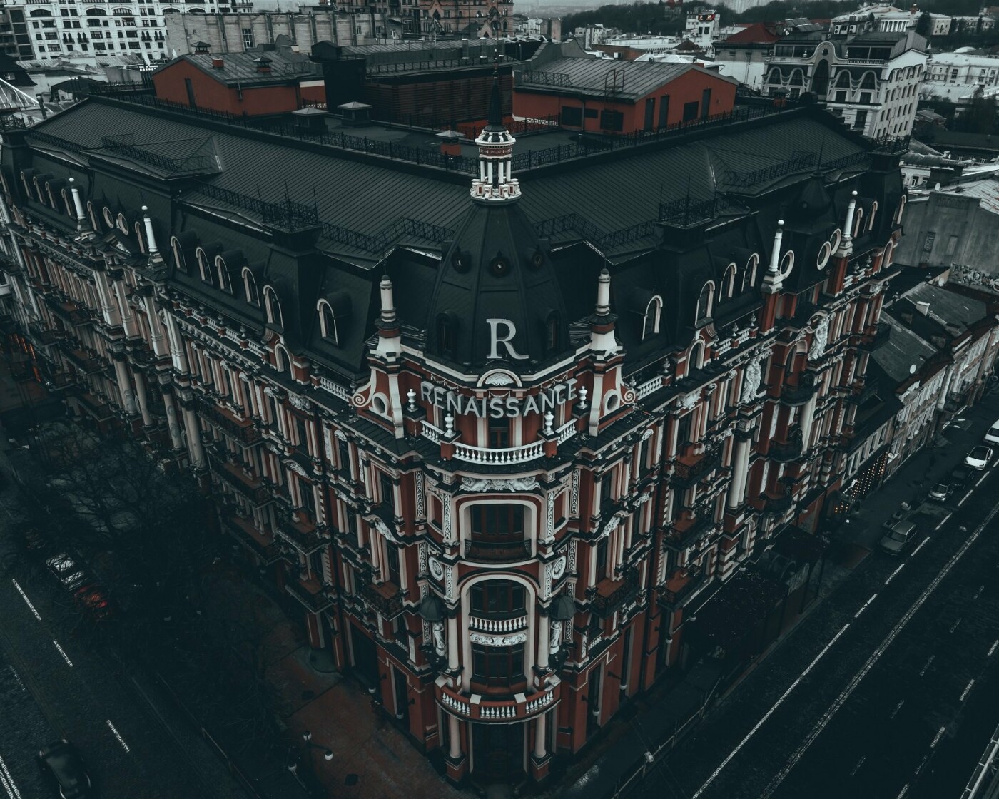 Дивіться, як виглядає київський будинок, власник якого "продав душу дияволу"