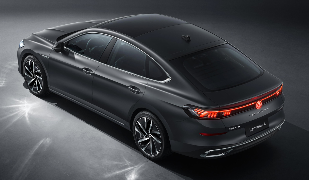 Безрамочные двери и светящиеся эмблемы: Volkswagen представил доступную альтернативу Passat