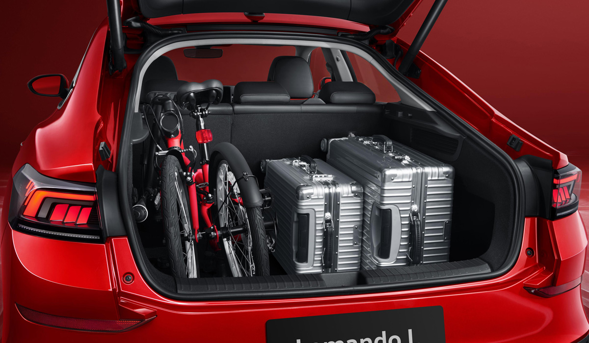 Безрамочные двери и светящиеся эмблемы: Volkswagen представил доступную альтернативу Passat