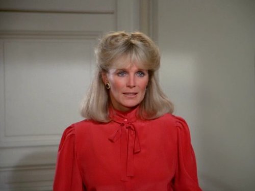 Все така ж красуня. Як зараз виглядає зірка серіалу "Династія" Лінда Еванс