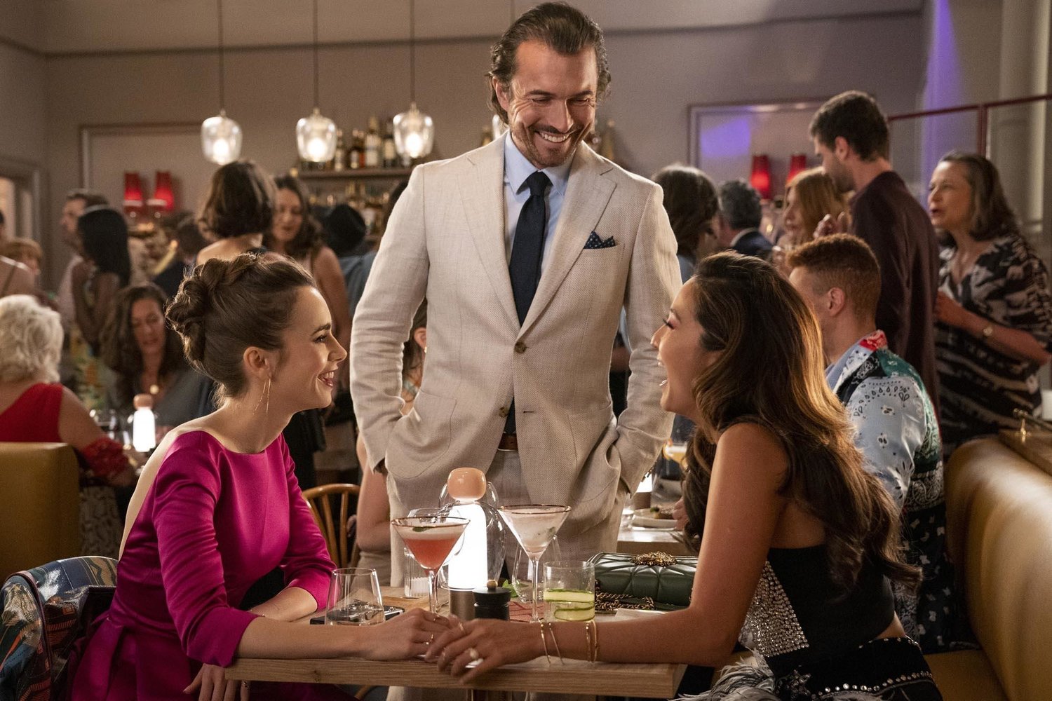 Топ-4 красавчика из сериала "Эмили в Париже": что о них известно