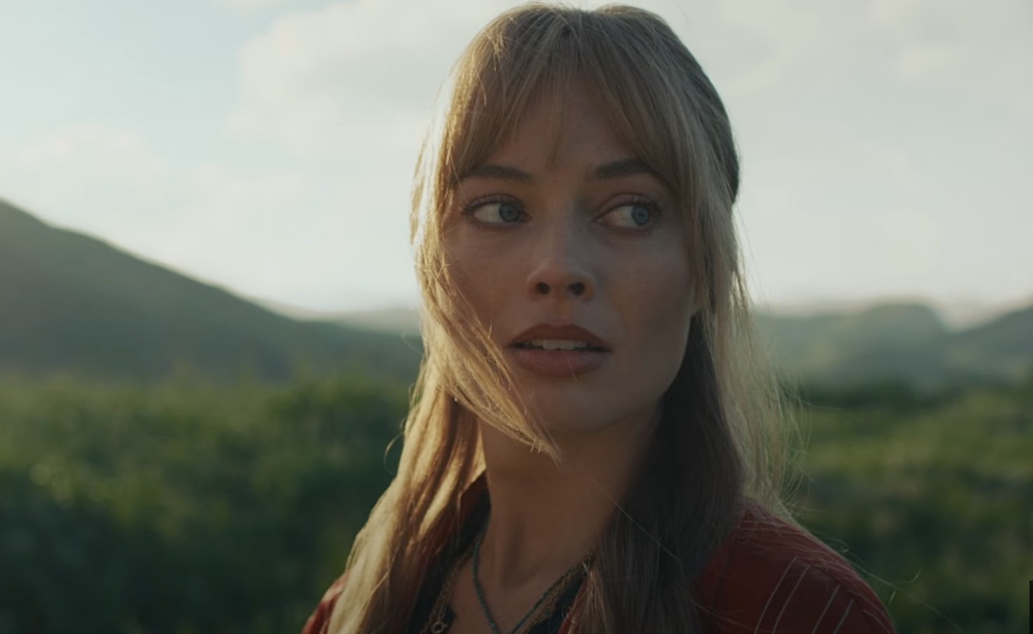 Делала ли "пластику" Марго Робби? Эксперт оценил изменения во внешности актрисы