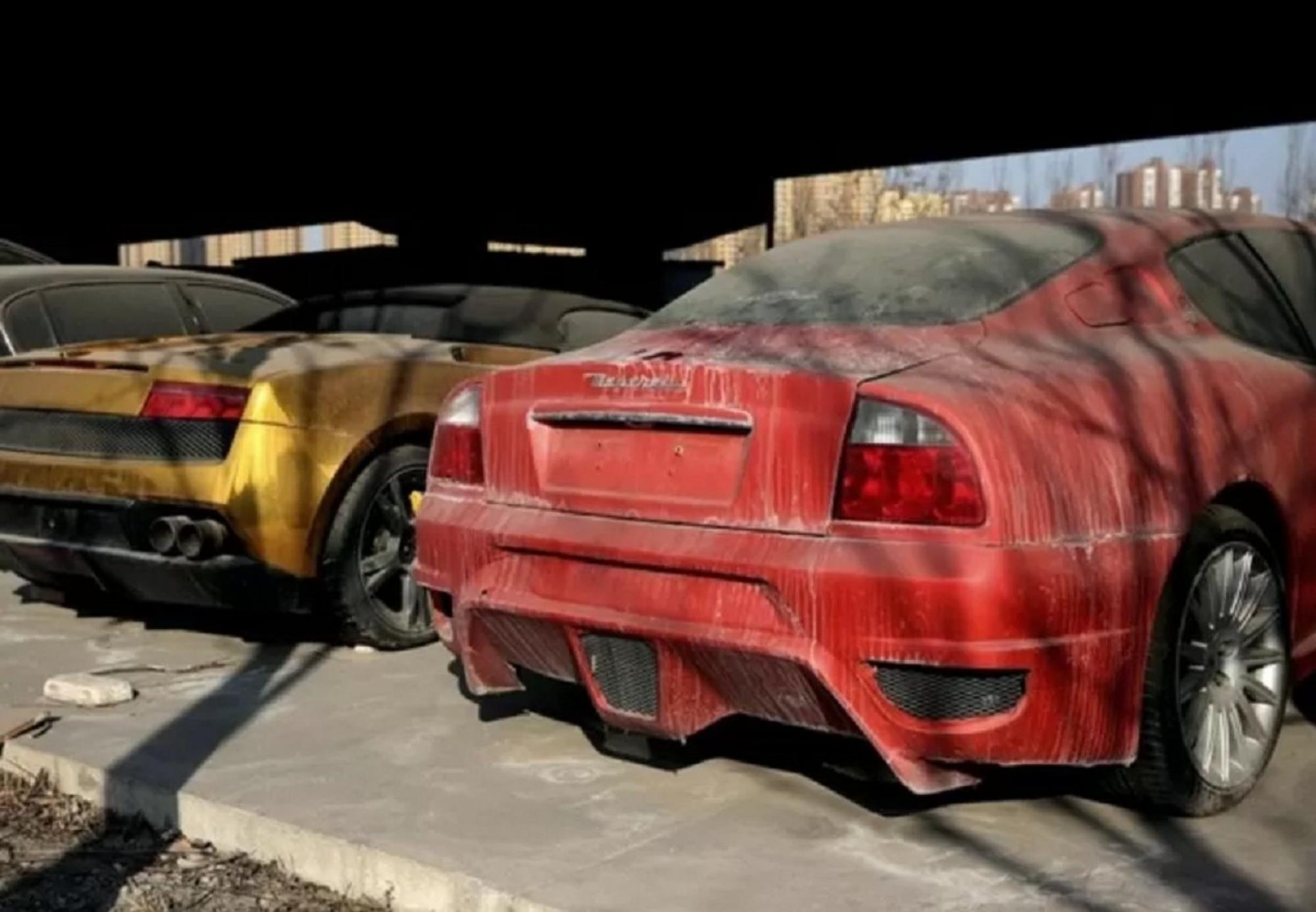 Припадают пылью под открытым небом: обнаружено кладбище суперкаров и элитным лимузинов