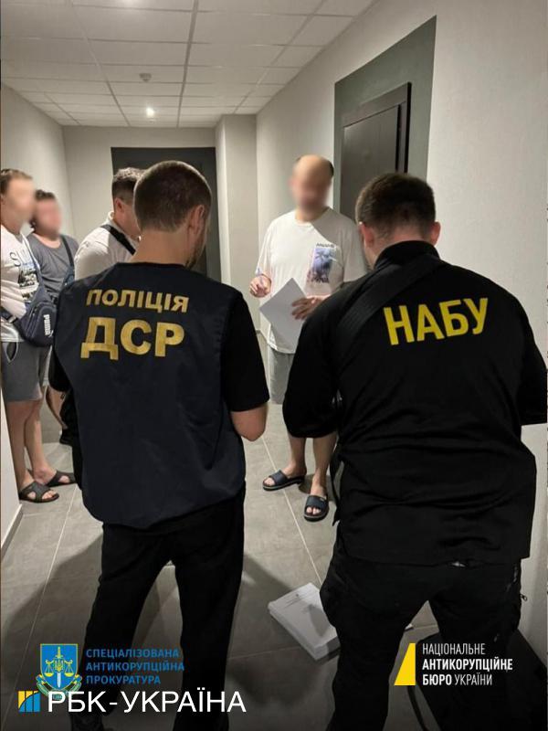 Нараховували надбавки до зарплат: НАБУ підозрює посадовців порту "Южний"