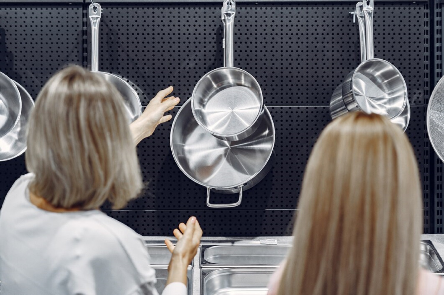 Чисто, як у рекламі: як швидко зробити алюмінієвий посуд блискучим знову