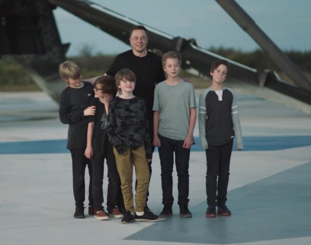 Трансгендерный ребенок Илона Маска отрекается от отца: что известно о Ксавье