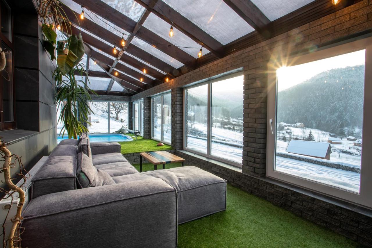 Розваги і житло. Скільки коштує комфортно відпочити у Карпатах взимку