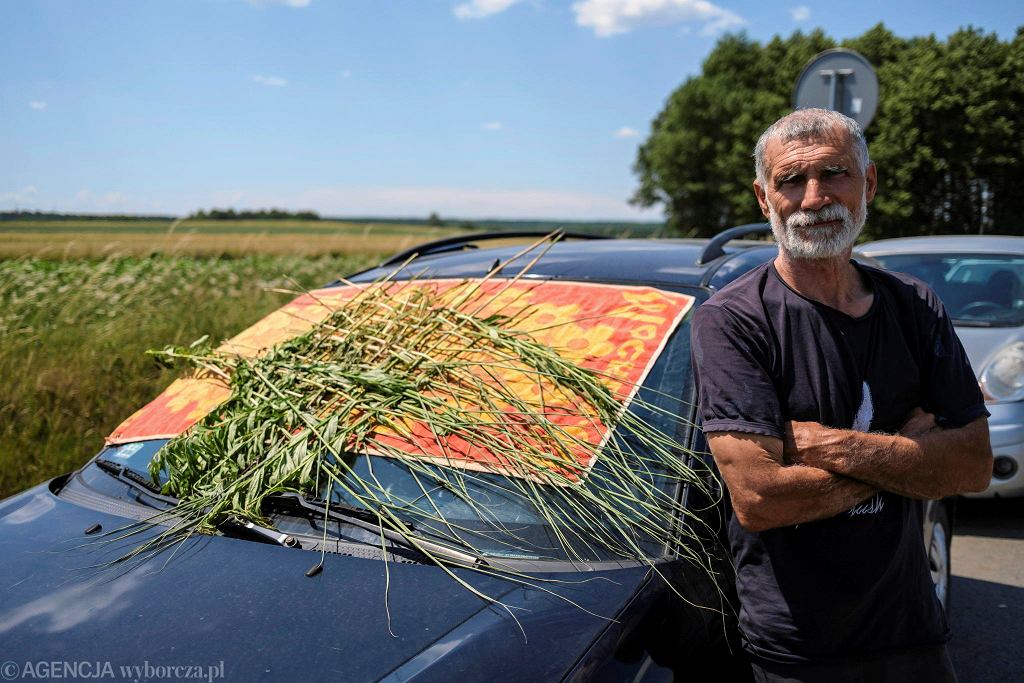 Багатоденні черги і спека: на польському кордоні в українця стався удар, ще один чоловік помер