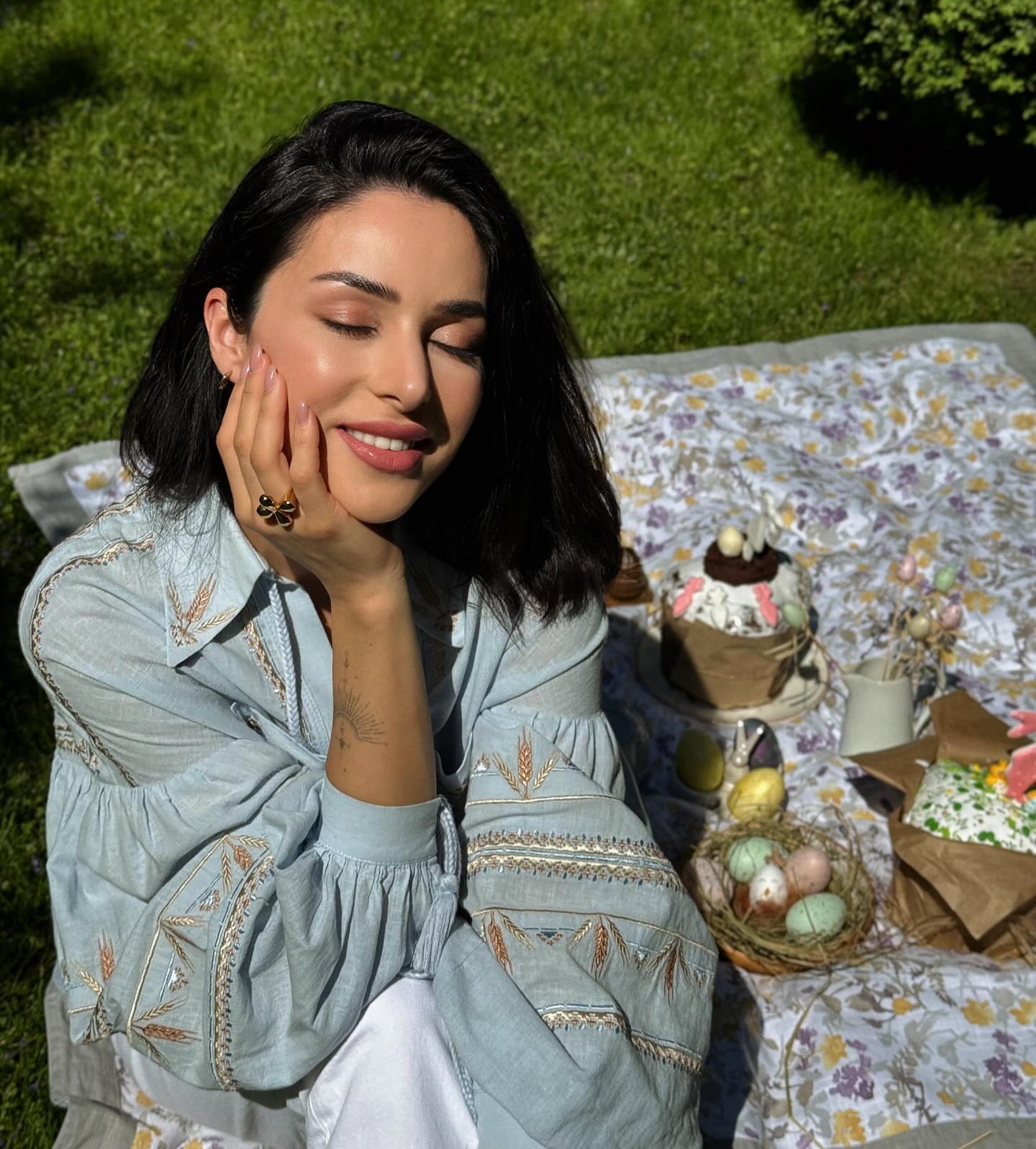 "Миру та небесної підтримки нам всім". Зірки привітали українців з Великоднем (фото)