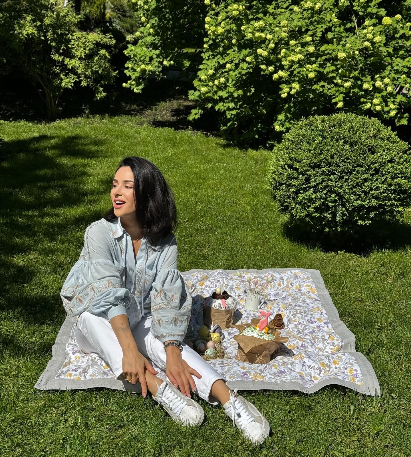 Вишиванки і не тільки. В яких вбраннях українські знаменитості зустрічають Великдень (фото)