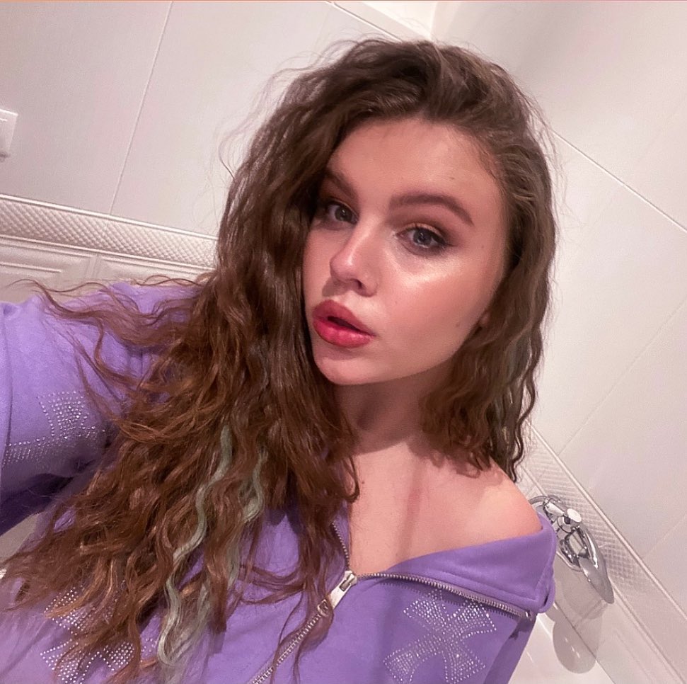 Доньці Фреймут - 16: як виглядає зараз дизайнер і феміністка Злата Мітчелл