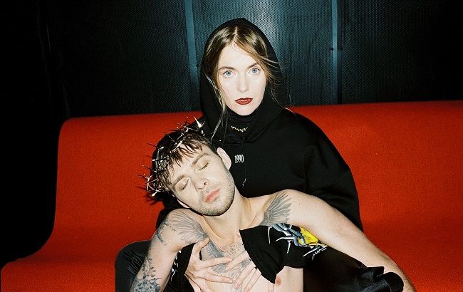 Макс Барских и LITKOVSKAYA создали провокационную коллекцию одежды PRAY AT THE DANCEFLOOR (фото)