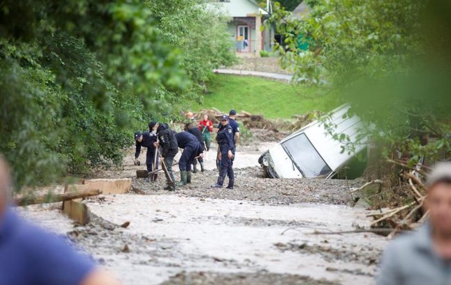Обвал дороги в Яремче разрушил водопровод, город остался без воды