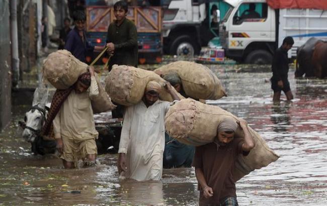 В результате наводнений в Пакистане погибли более 40 человек