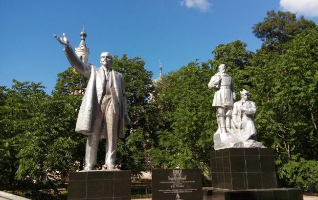 В Черниговской обл. отреставрировали и установили памятник Ленину