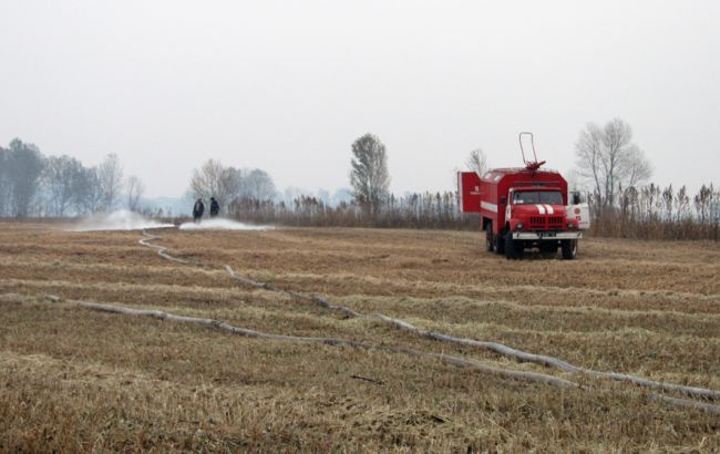Спасатели продолжают тушить торфяники в Киевской и Полтавской областях
