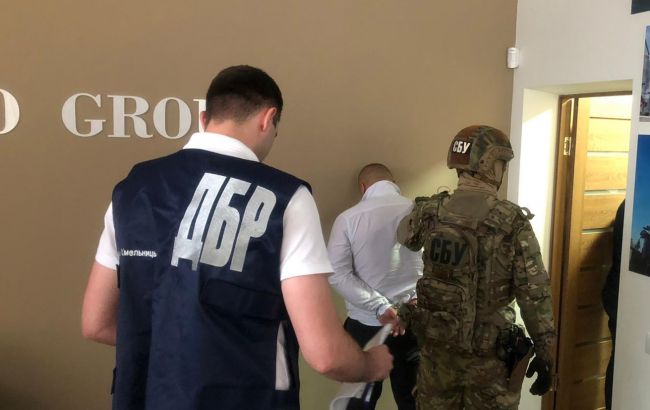"Советника президента" и "генерала СБУ" задержали за вымогательство крупной суммы