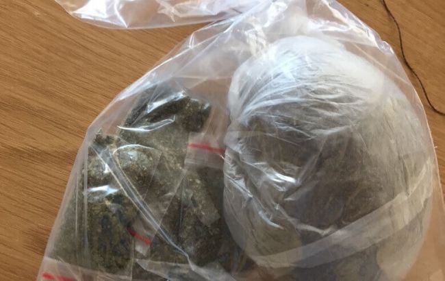 В Киеве полиция задержала мужчину с наркотиками