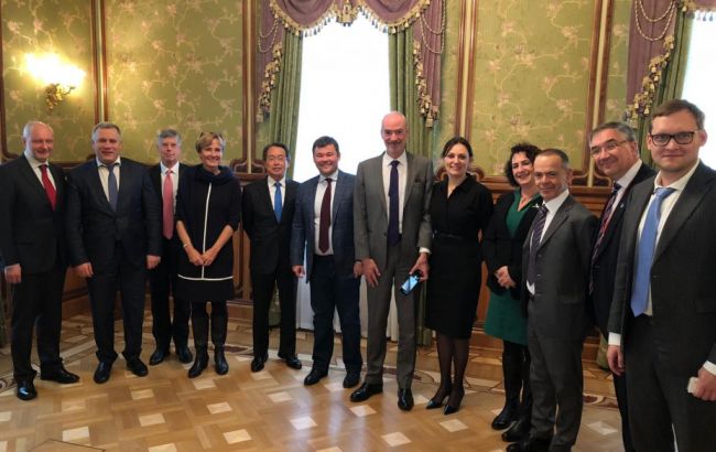Богдан встретился с послами стран "Большой семерки"