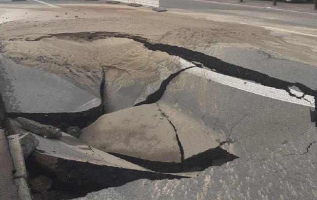 В Киеве произошел масштабный провал проезжей части
