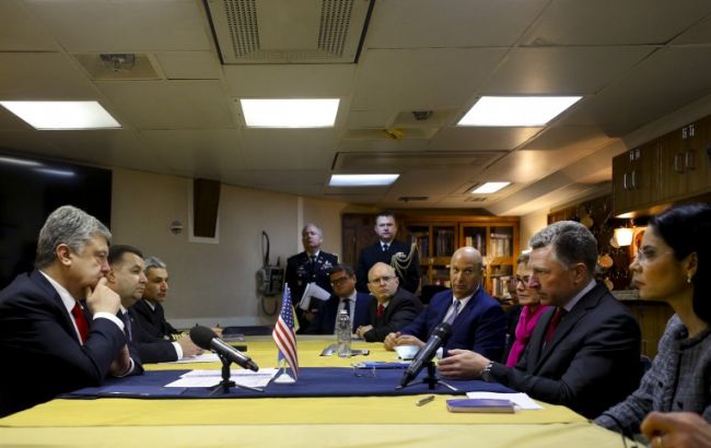 Порошенко и Волкер обсудили военное присутствие США в Черном море