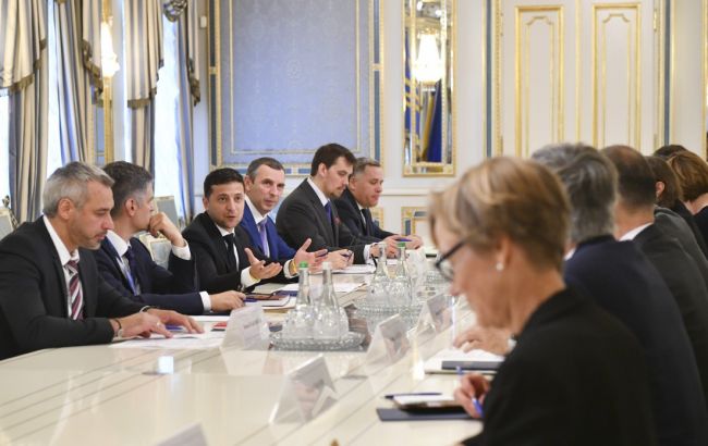 Зеленський зустрівся з послами G7