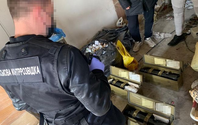 СБУ викрила посадовця оборонного концерну на розкраданні оптичних прицілів