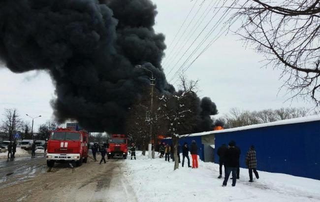 У Чернівцях горить один з найбільших ринків України