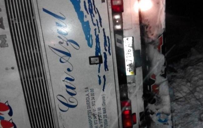 У Дніпропетровській області перекинувся автобус із 34 дітьми, є жертви