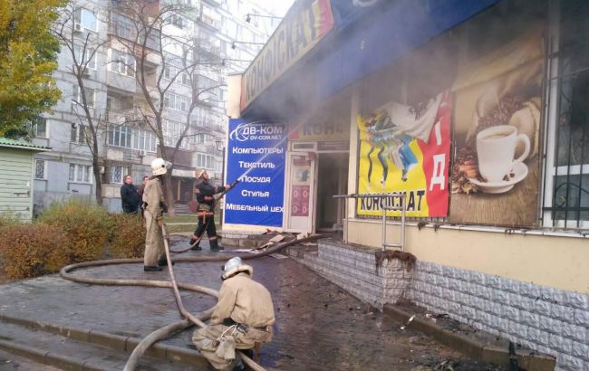 В Запорожской области в торговом комплексе возник пожар
