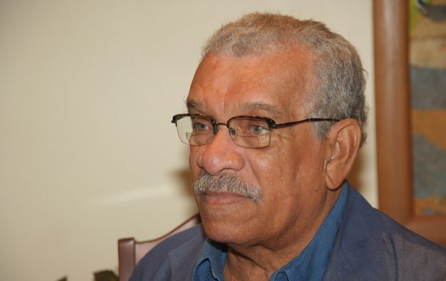 Умер нобелевский лауреат по литературе Уолкотт