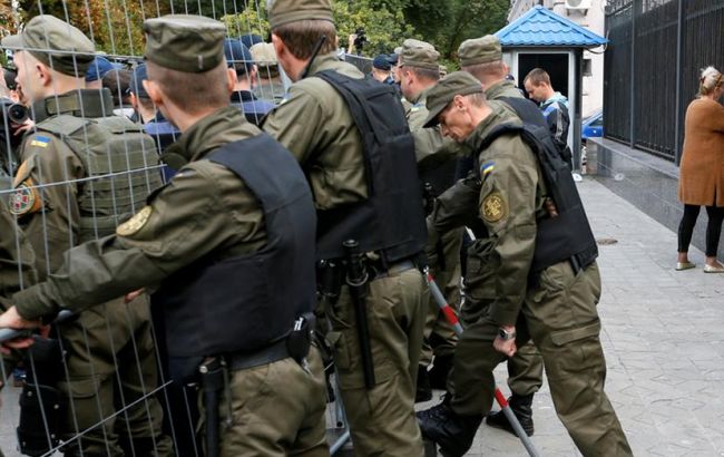 Поліція склала 8 адмінпротоколів і завела 2 справи біля дипустанов РФ