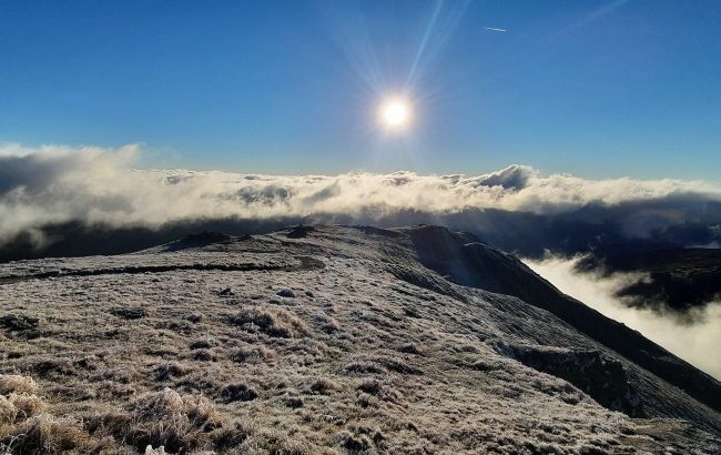 Карпаты засыпает первым снегом: красочные фото и видео