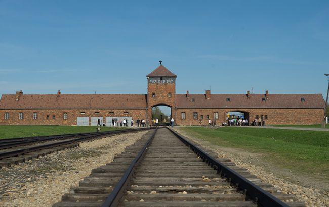 Музей Аушвіц-Біркенау опинився в центрі скандалу через розпилювач води