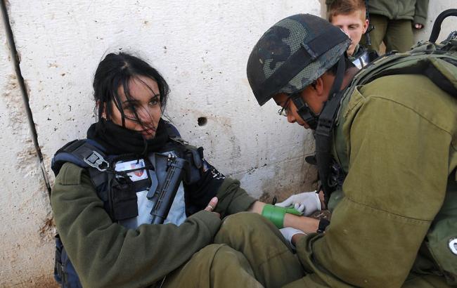 На юге Израиля неизвестный ранил ножом четырех человек