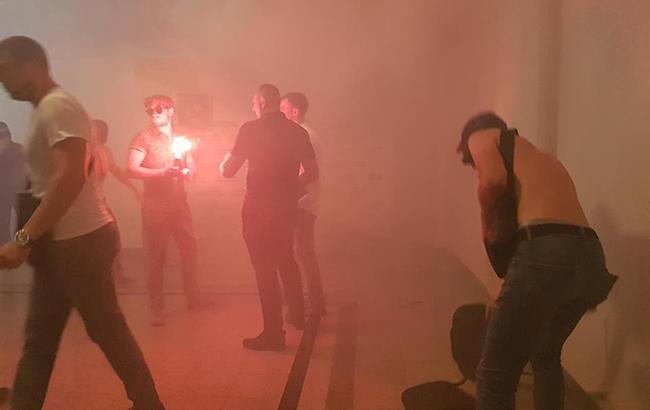 Столкновения в Харьковском горсовете: госпитализировали двух женщин