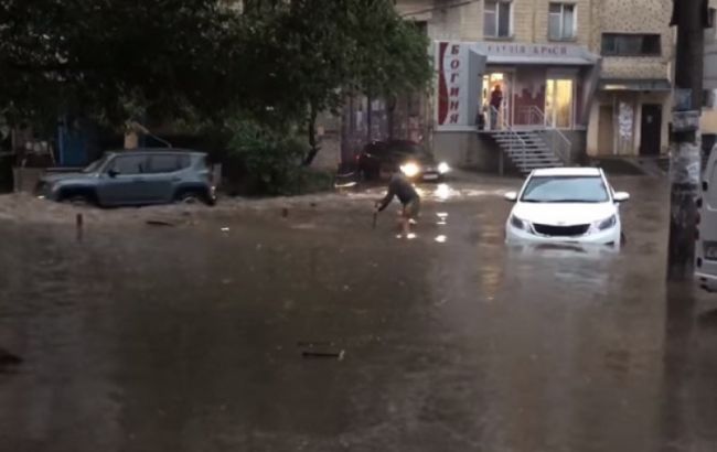 Ливень в Днепре затопил город: фото и видео страшного потопа