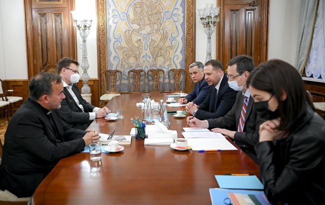 Ермак встретился с главным исследователем "Холокоста от пуль"