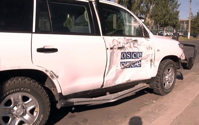 В Луганске автомобиль миссии ОБСЕ столкнулся с троллейбусом