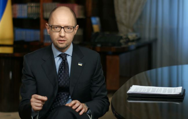 Яценюк: правительство остановило выплаты для 150 тысяч ненастоящих переселенцев