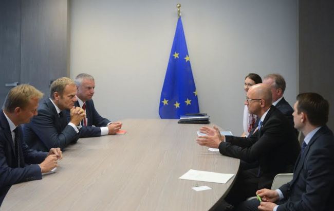 Яценюк ожидает, что Украина получит транш МВФ и помощь от ЕС и США для стабилизации экономики