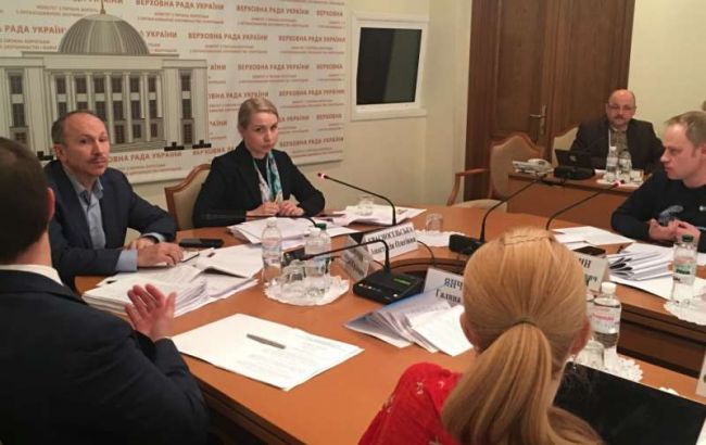 Раде рекомендуют принять закон о совместительстве помощников нардепов