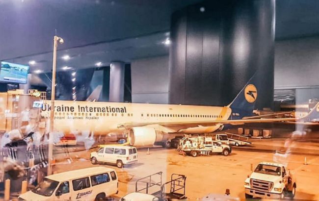 Из США вылетел спецрейс с украинцами