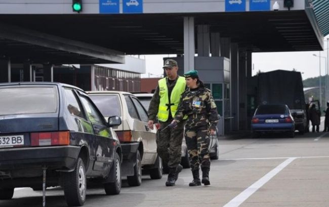 Мужчину с львовскими старопечатями задержали на границе с Польшей