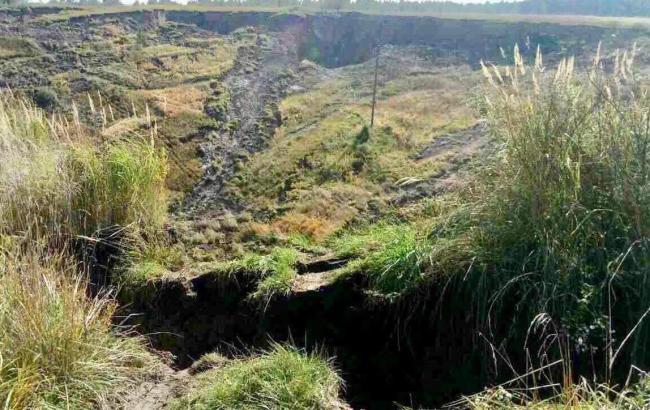 Во Львовской области произошел обвал карстовой породы диаметром 200 метров