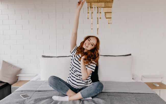 Сработает даже в "хрущевке": как визуально поднять потолок в любой комнате