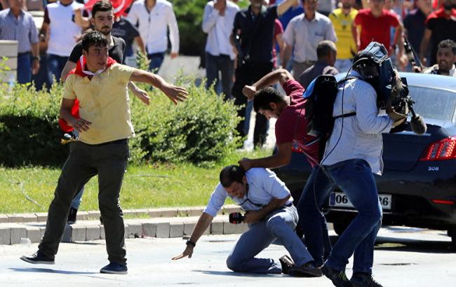 Комітет захисту журналістів назвав 2016 рік рекордним за кількістю арештів працівників ЗМІ